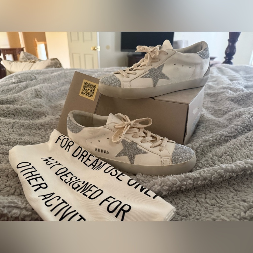 New! Golden Goose Super Star Classic with spur
Size 39 IT (8.5 US) - Picture 2 of 9